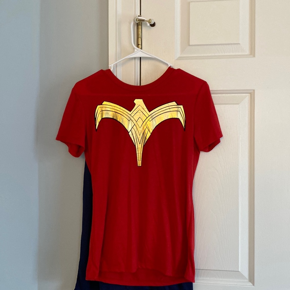 Halloween Wonder Woman T-shirt w/ Cape
